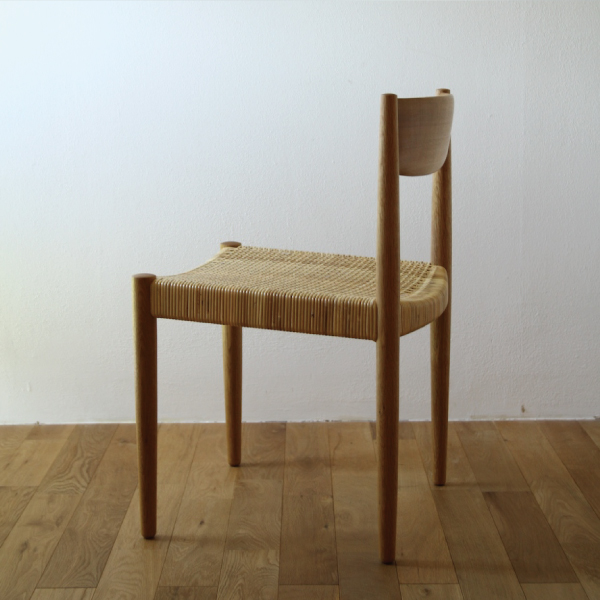 ■hyakka　岡林厚志■　 木の椅子（座面：藤編み）