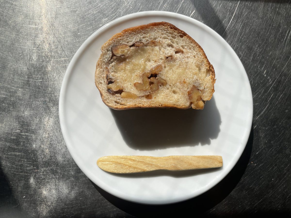今朝はプチフールさんのパンにミニヘラでバターを塗ってみましたよ、ふふふ