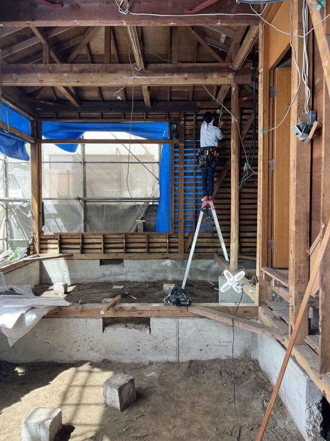 解体作業を行い床下の状況を確認します。