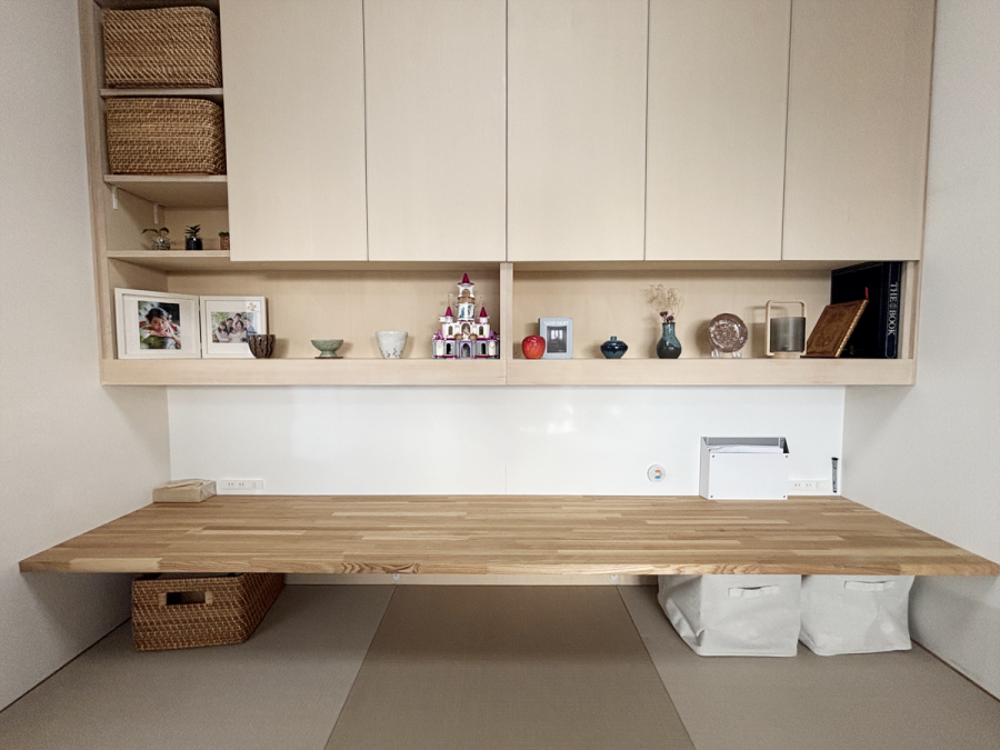 造作家具の座卓カウンターと吊戸棚