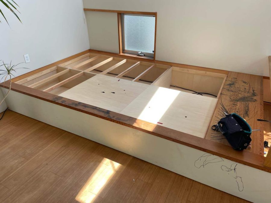 畳をはがし解体の準備