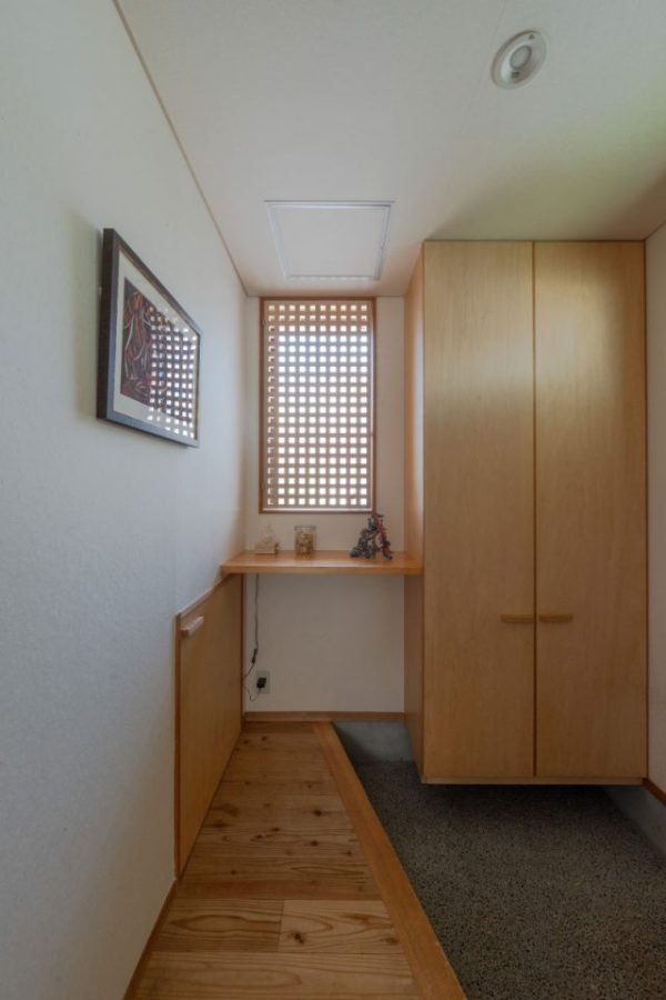 新たに永田格子を設えた玄関