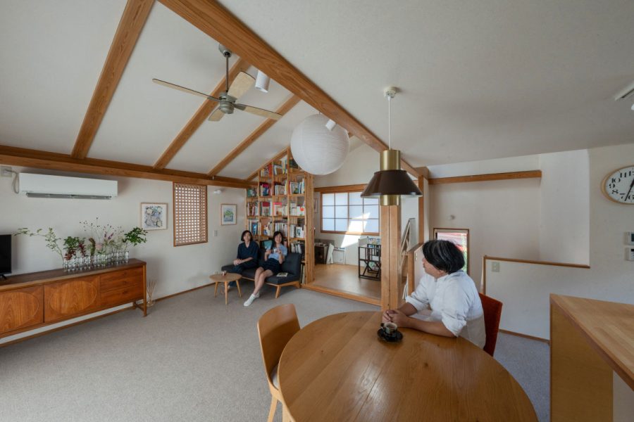 障子と絨毯が彩る、光あふれるモダンな家