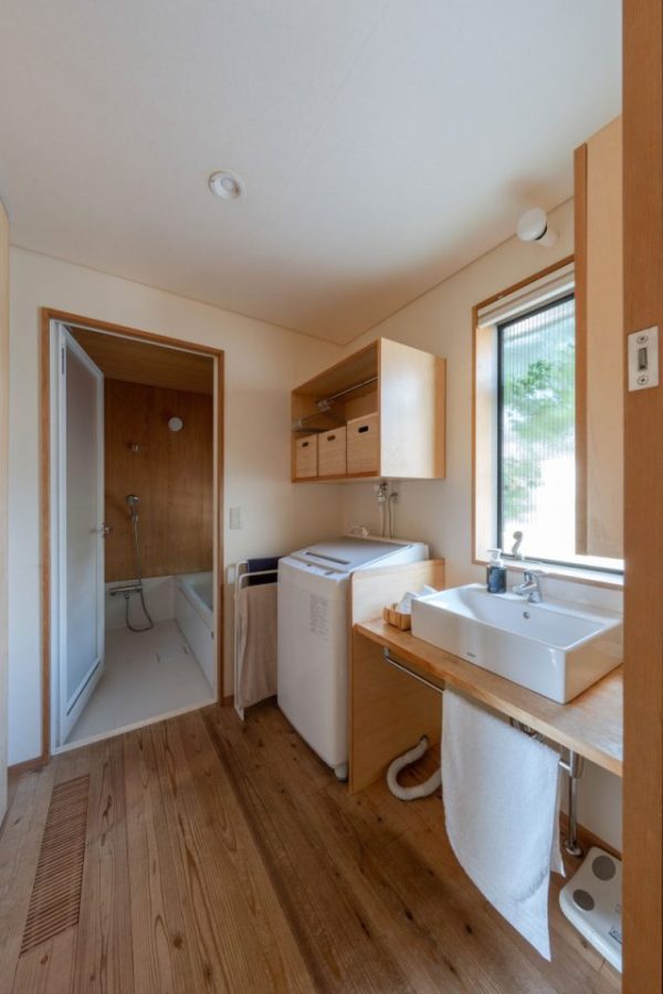 洗面＆さわら張りの浴室